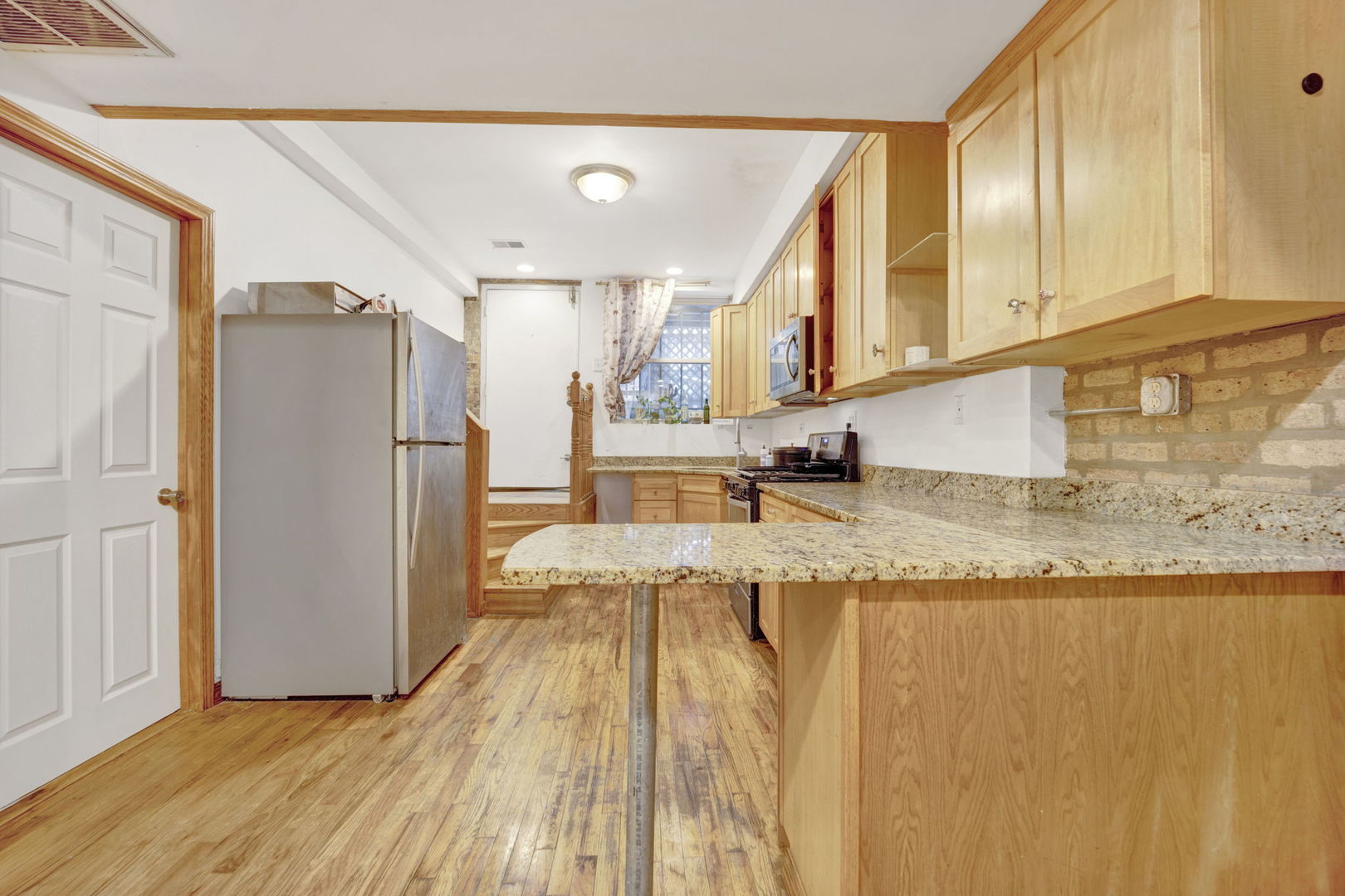 2737 W LeMoyne Street Unit: B