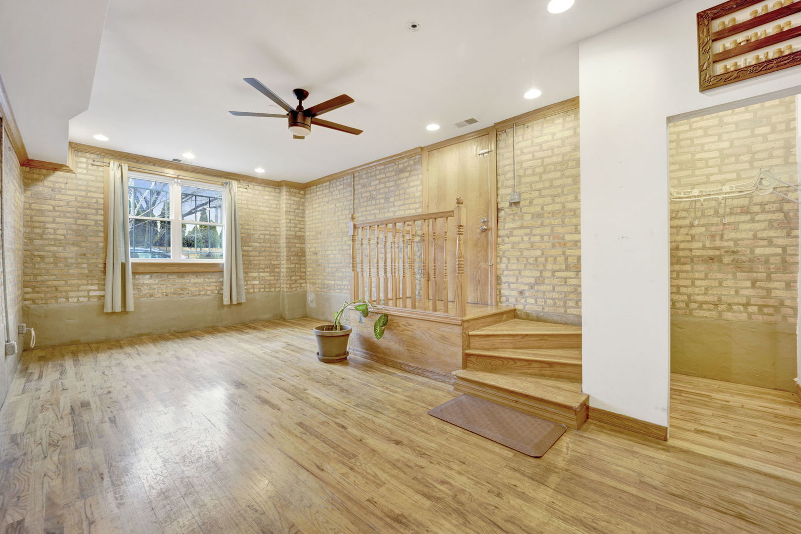 2737 W LeMoyne Street Unit: B