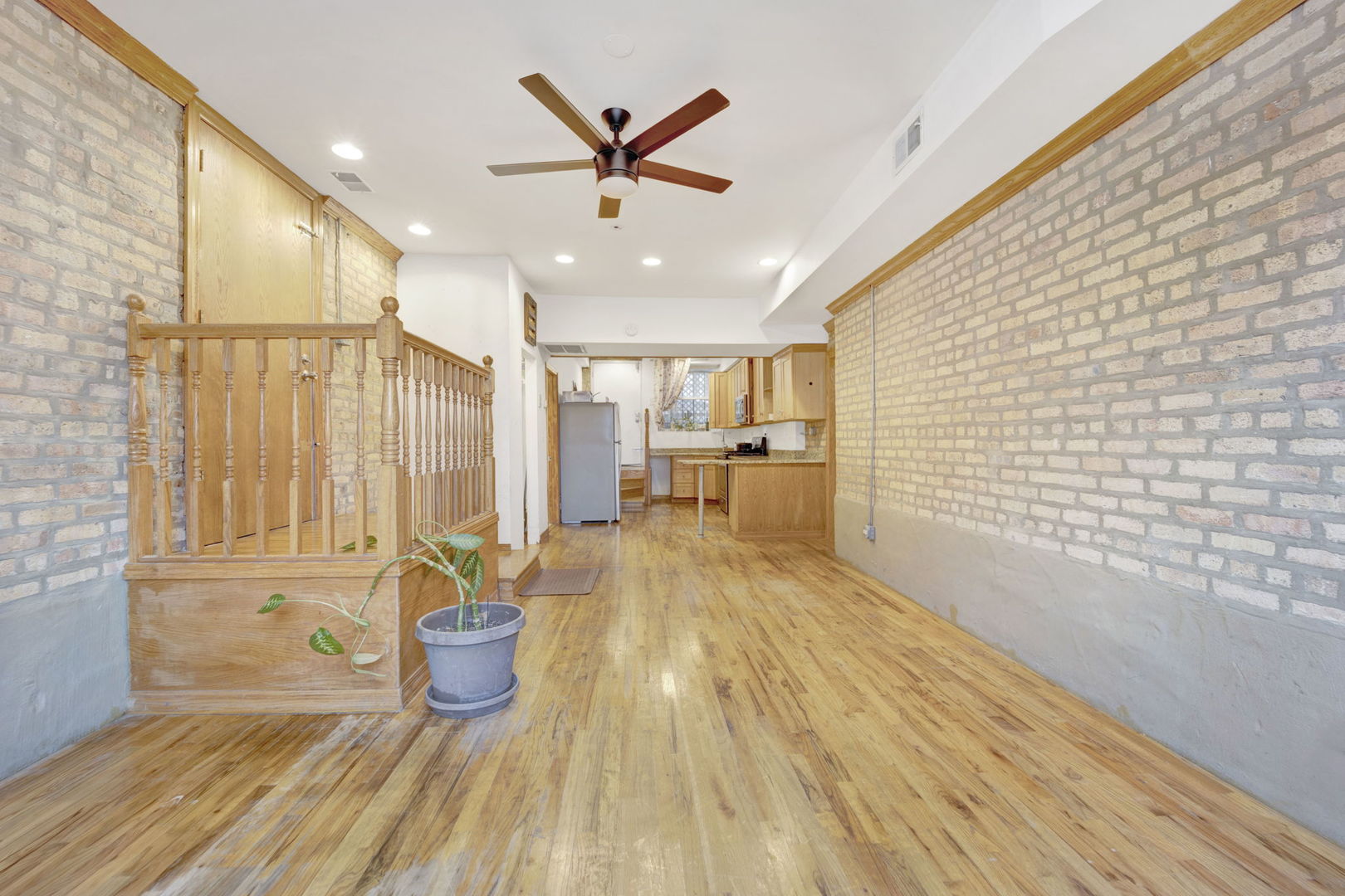 2737 W LeMoyne Street Unit: B
