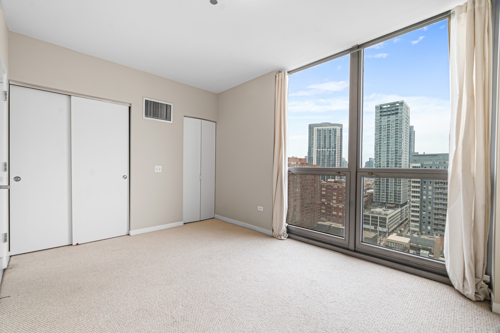 200 W GRAND Avenue Unit: 2103