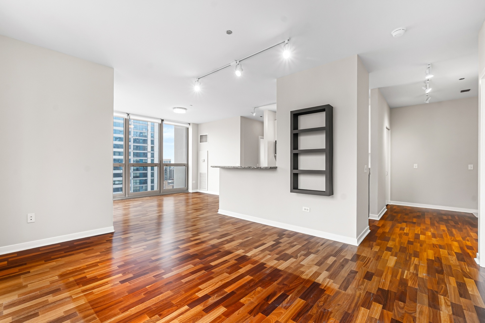 200 W GRAND Avenue Unit: 2103