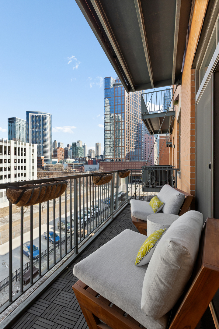 333 N Jefferson Street Unit: 501