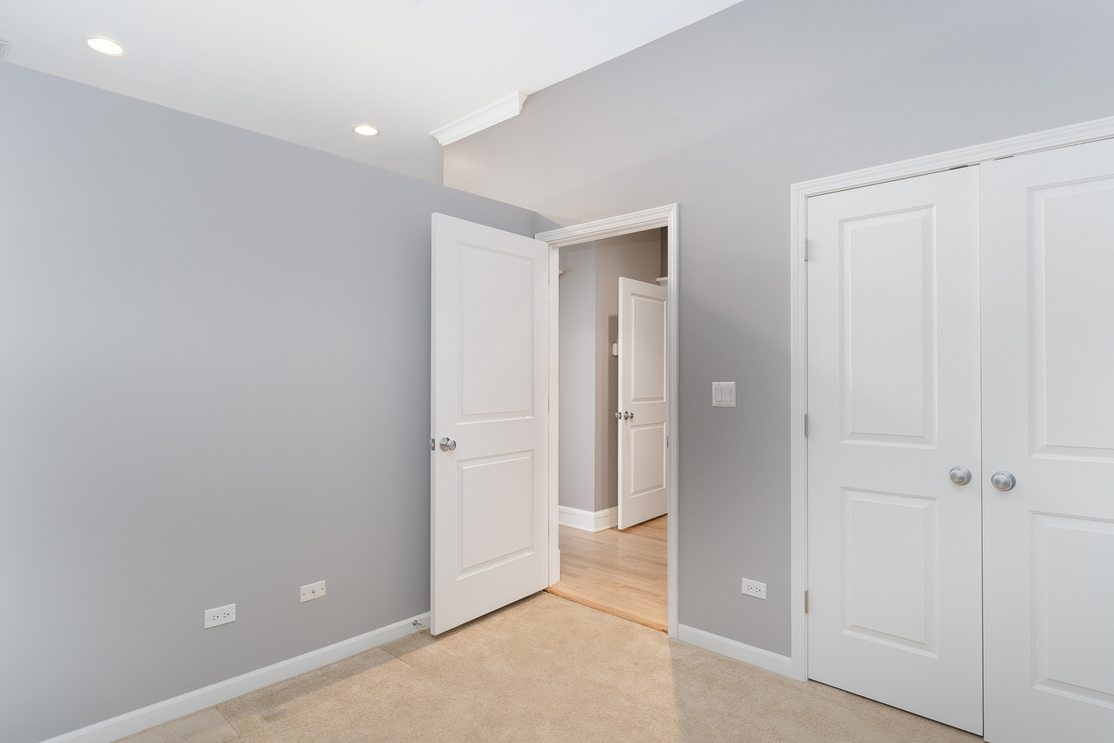 800 W Cornelia Avenue Unit: 209
