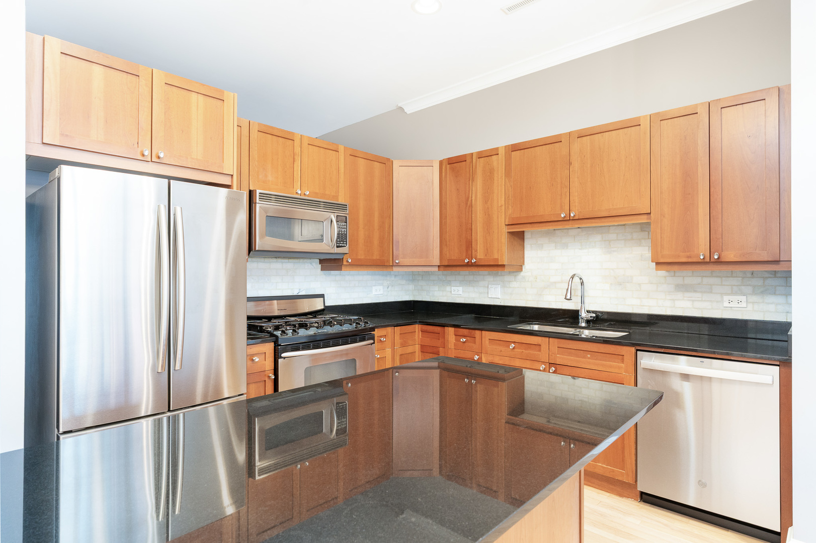 800 W Cornelia Avenue Unit: 209