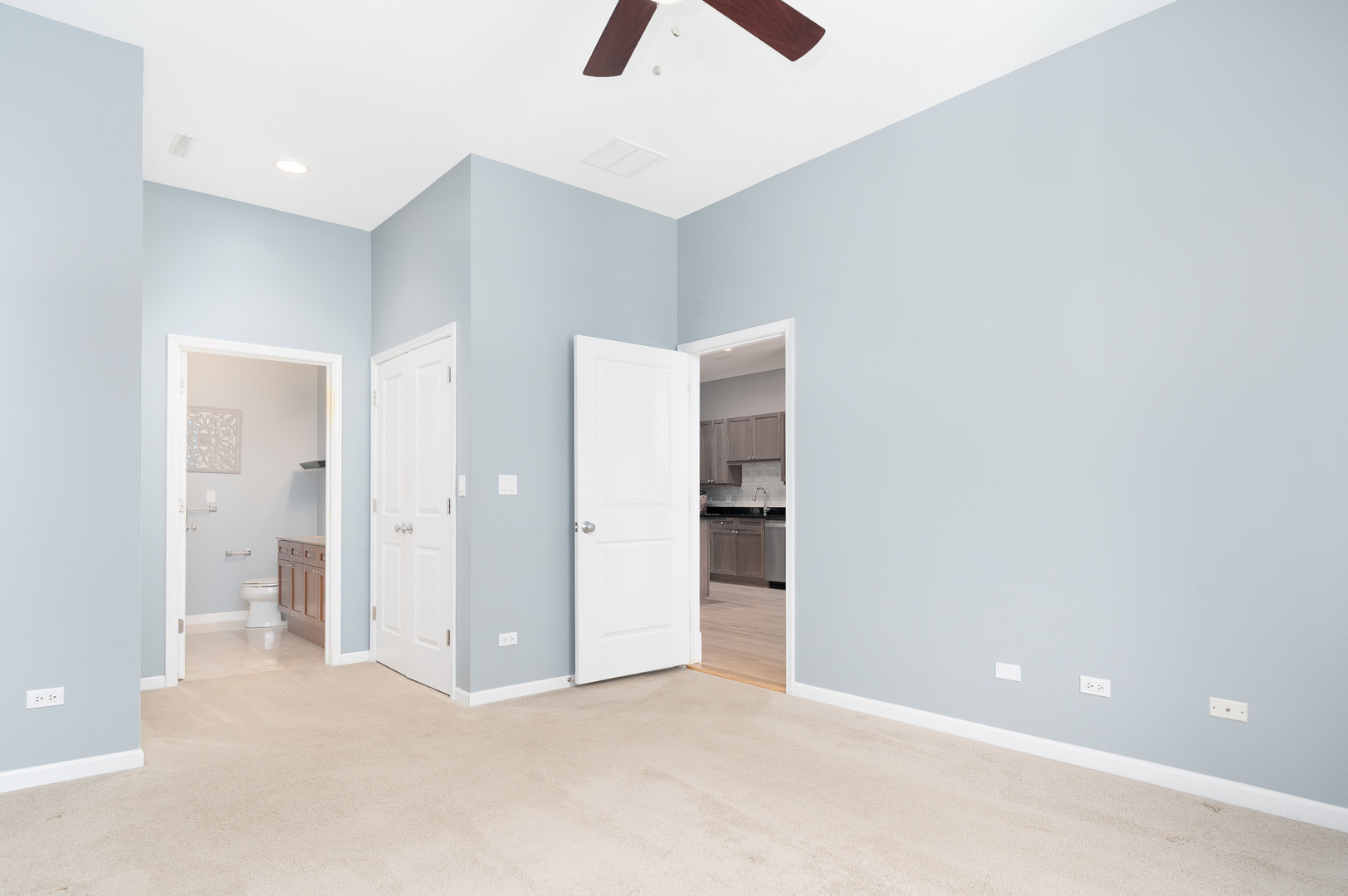 800 W Cornelia Avenue Unit: 209