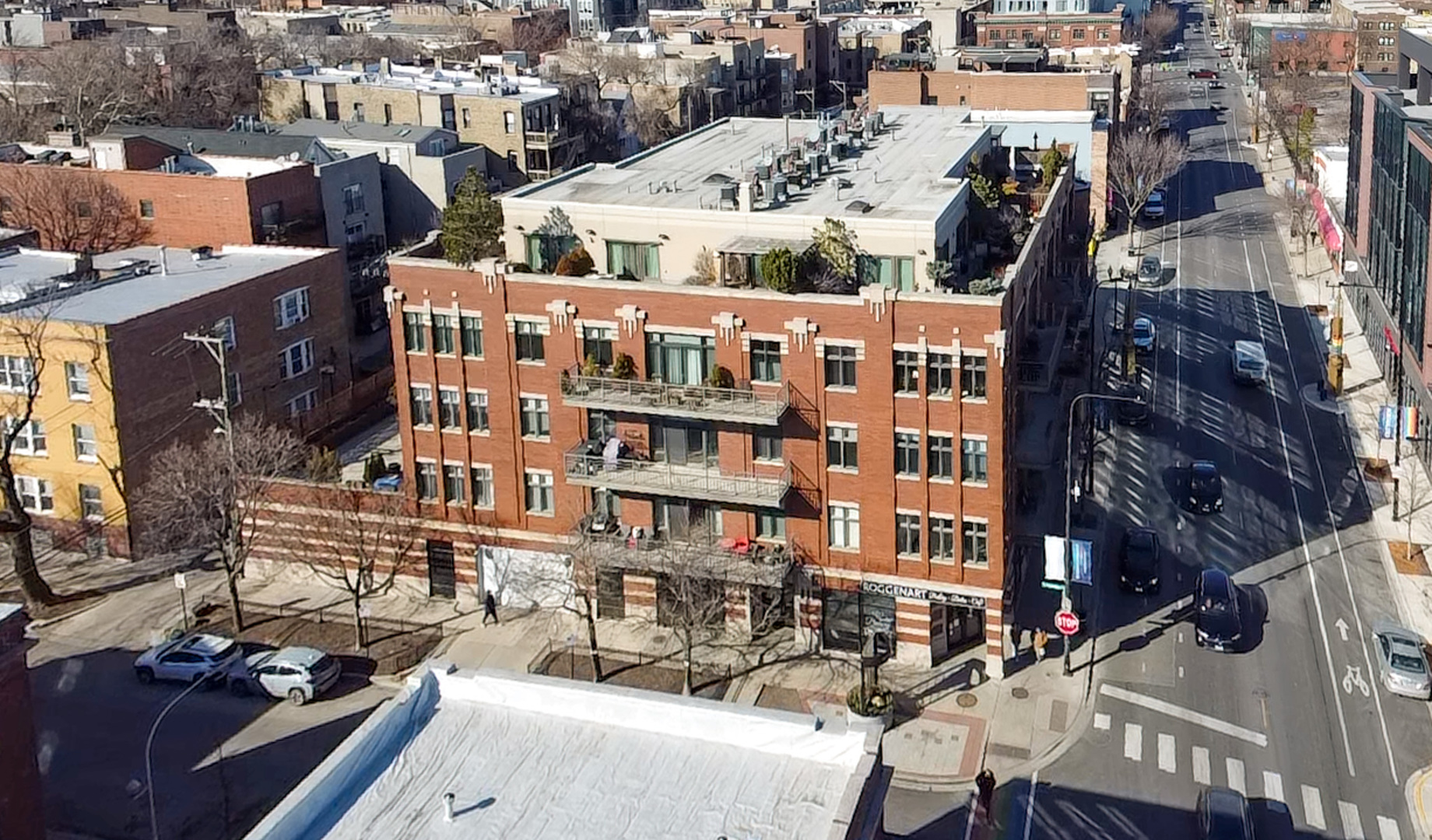 800 W Cornelia Avenue Unit: 209