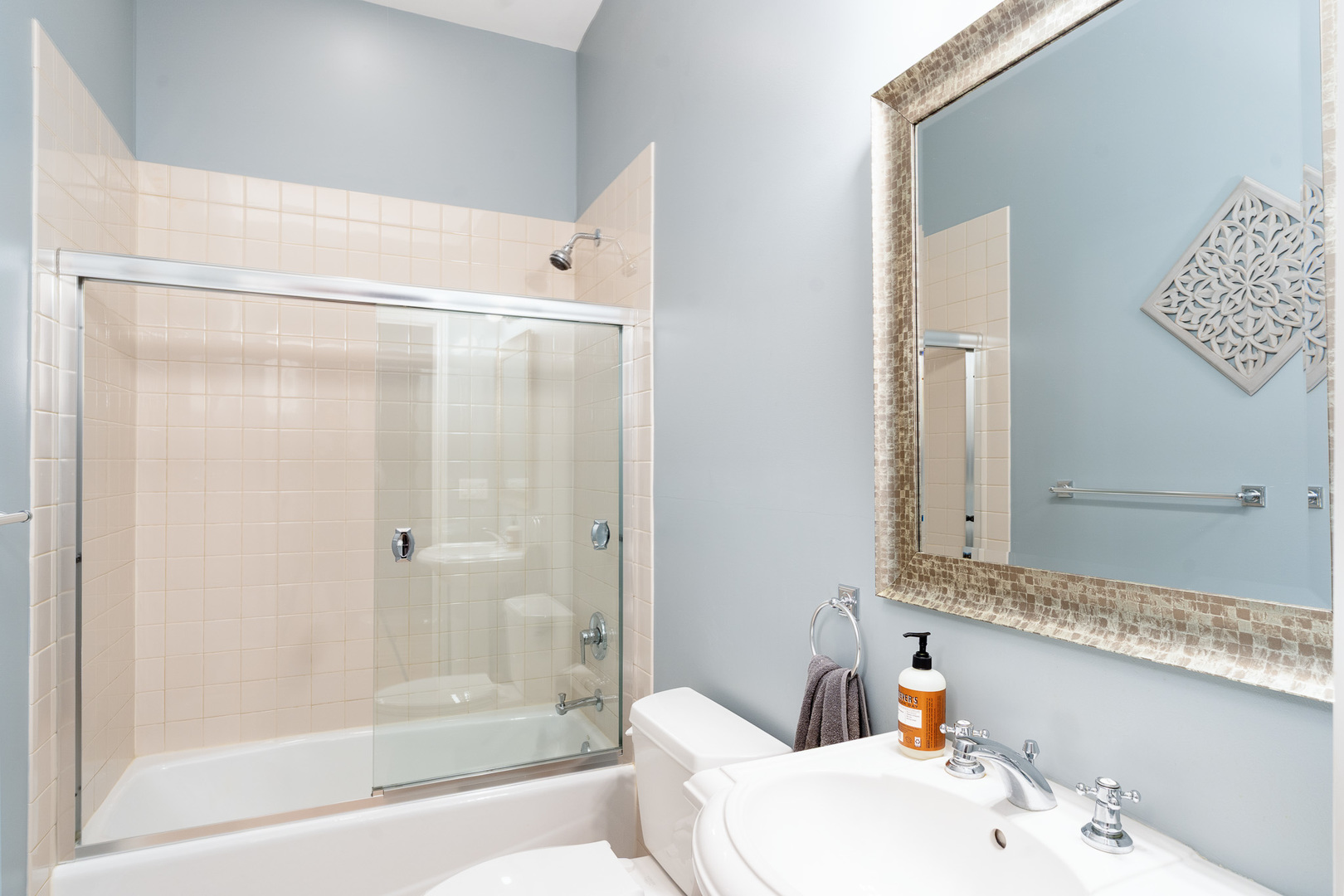 800 W Cornelia Avenue Unit: 209