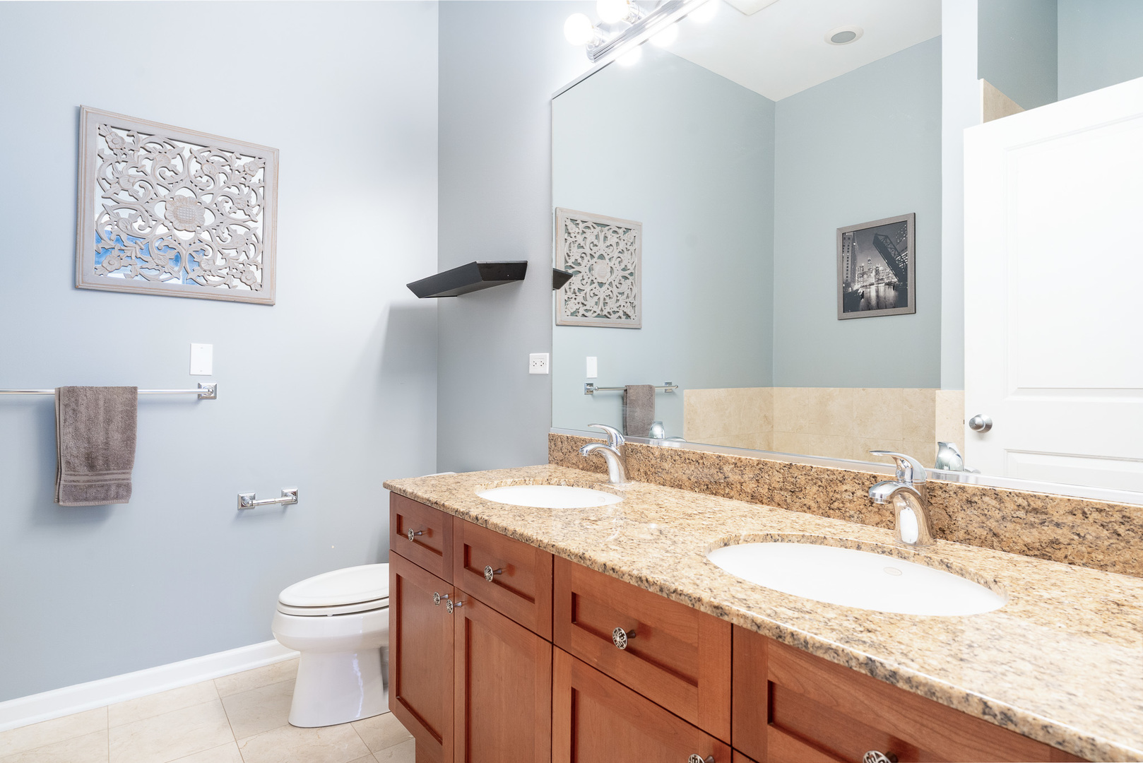 800 W Cornelia Avenue Unit: 209