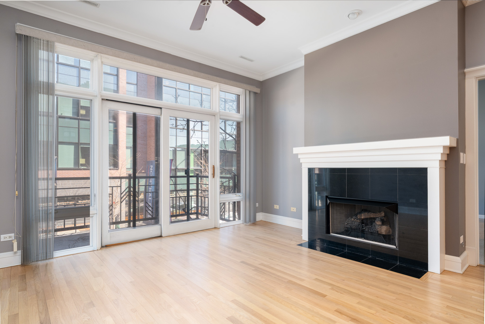 800 W Cornelia Avenue Unit: 209