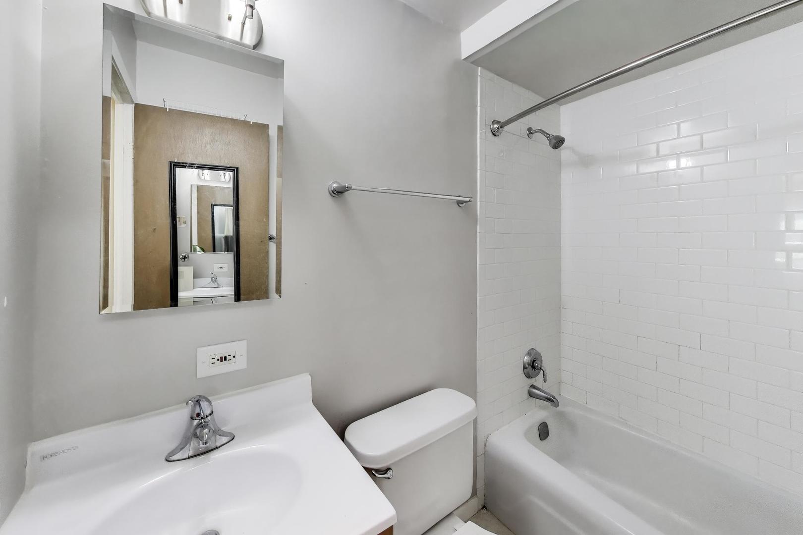 561 W Stratford Place Unit: 4F