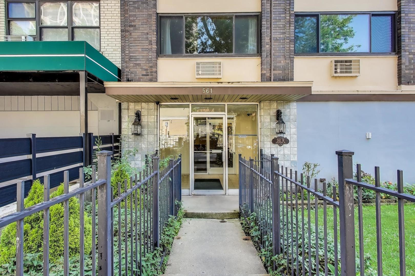 561 W Stratford Place Unit: 4F