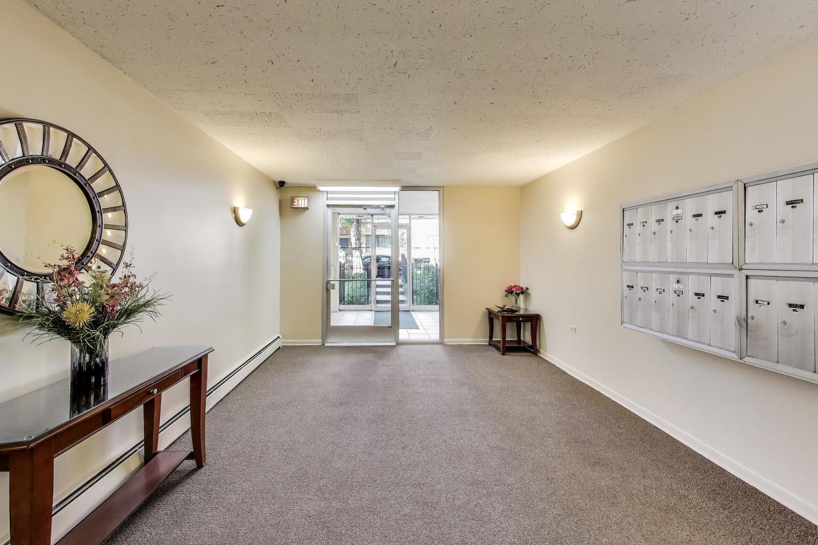 561 W Stratford Place Unit: 4F