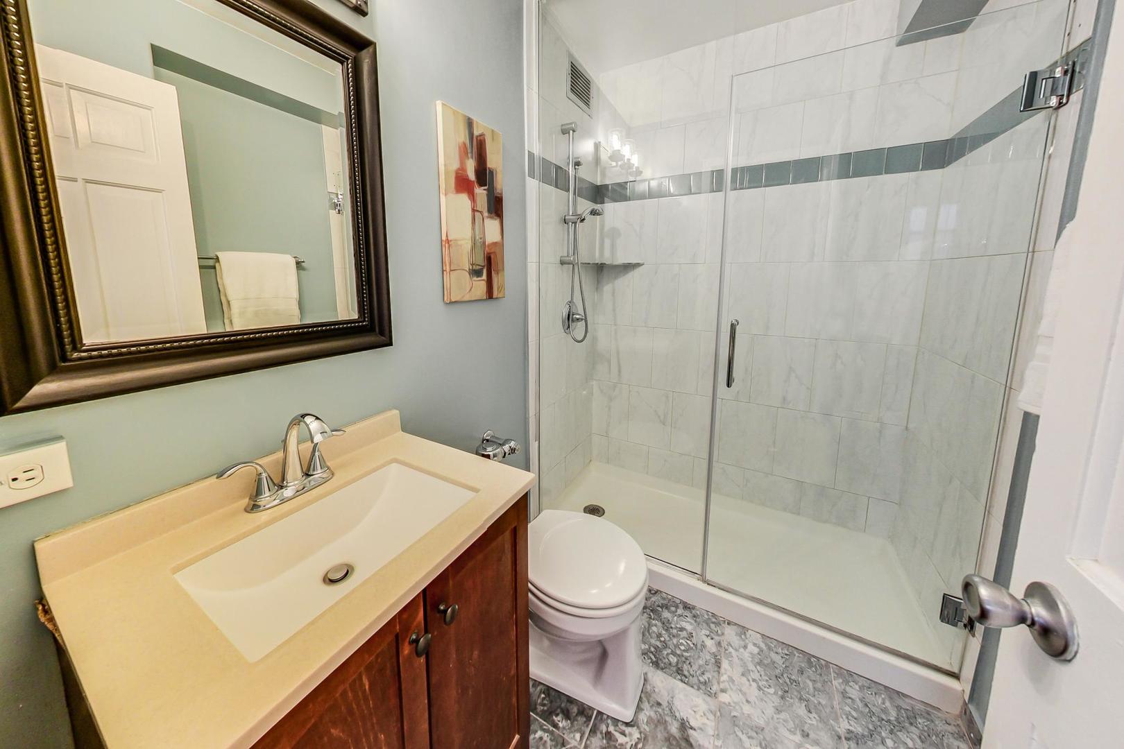 3950 N Lake Shore Drive Unit: 1221