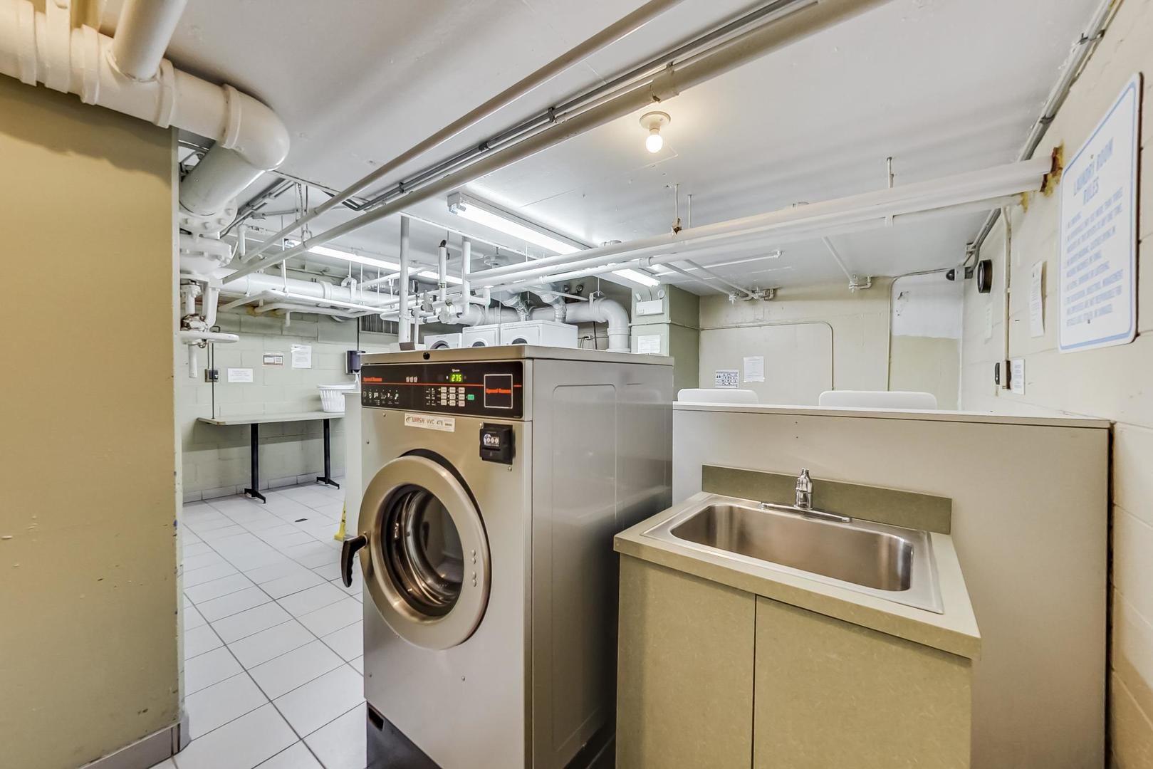 3950 N Lake Shore Drive Unit: 1221