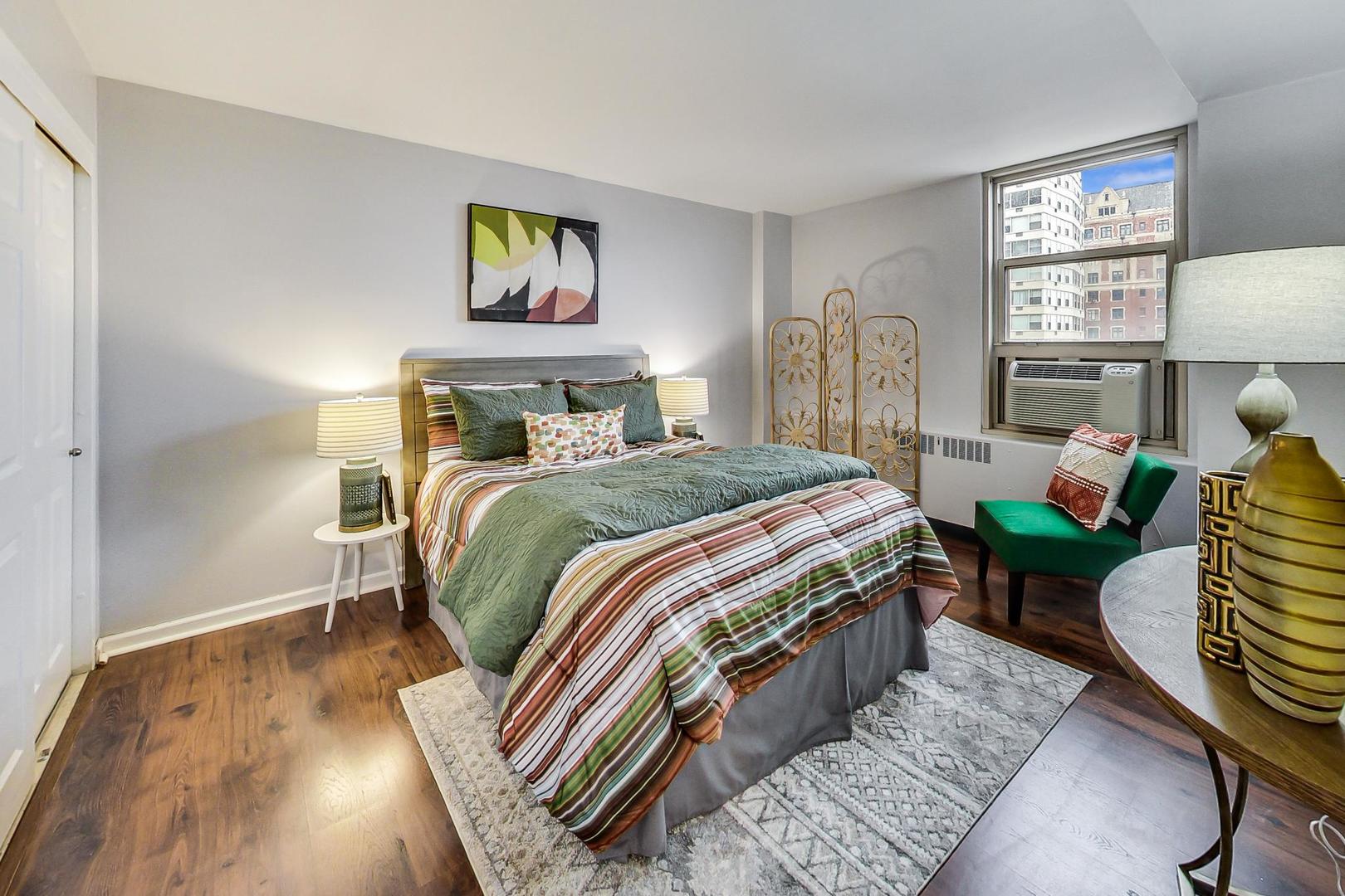 3950 N Lake Shore Drive Unit: 1221
