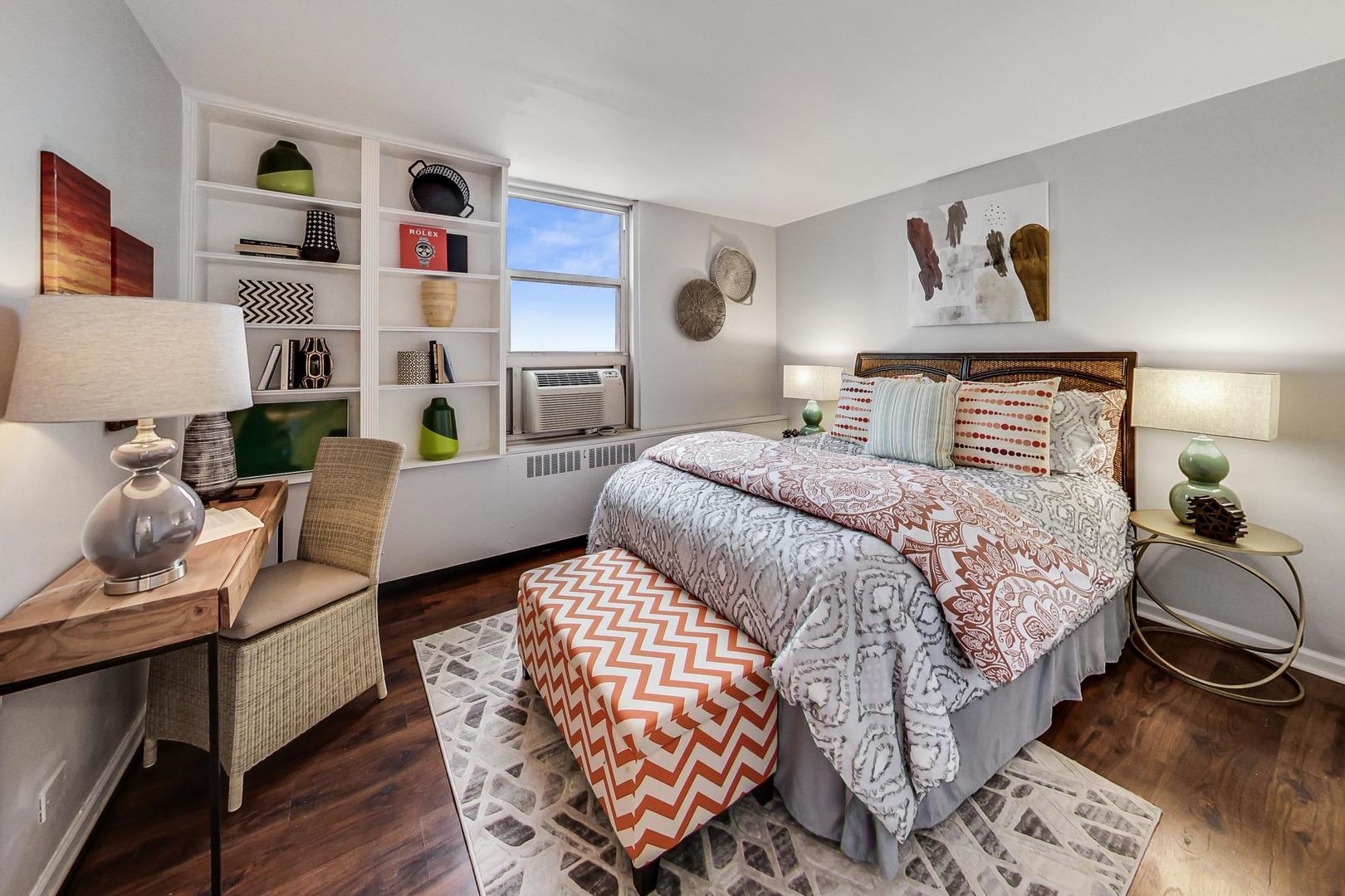 3950 N Lake Shore Drive Unit: 1221