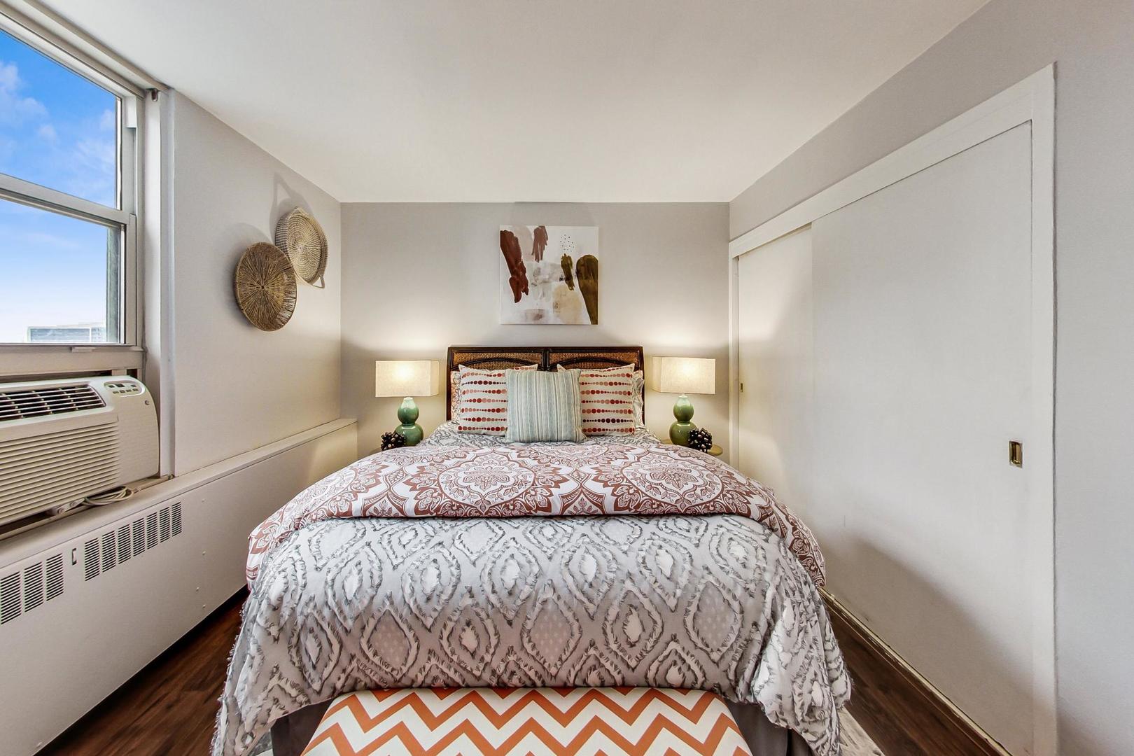 3950 N Lake Shore Drive Unit: 1221