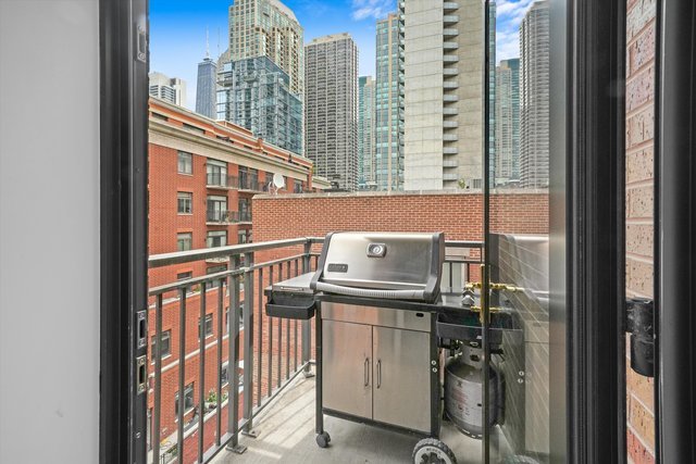 30 W Erie Street Unit: 601