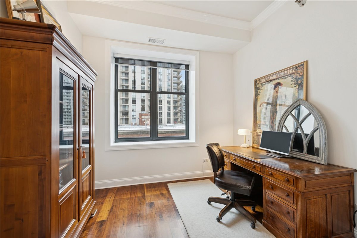30 W Erie Street Unit: 601