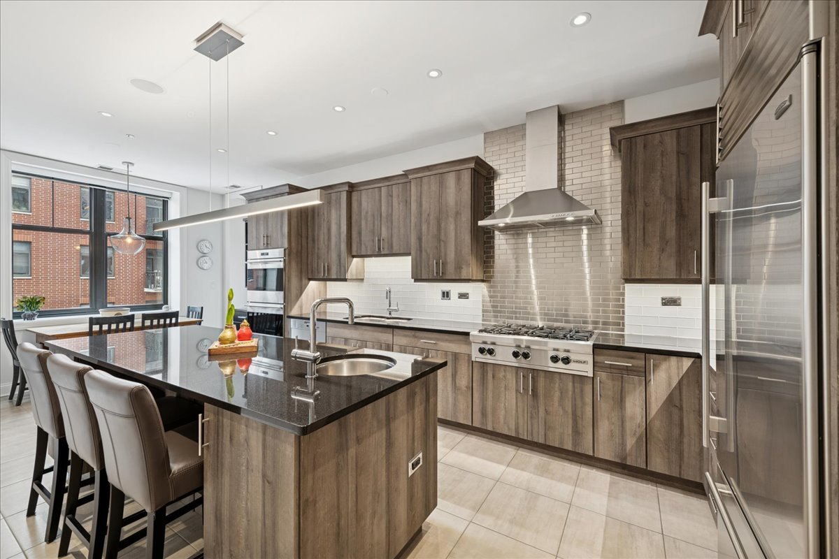 30 W Erie Street Unit: 601