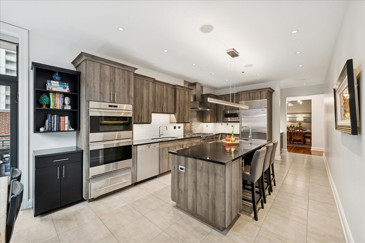 30 W Erie Street Unit: 601