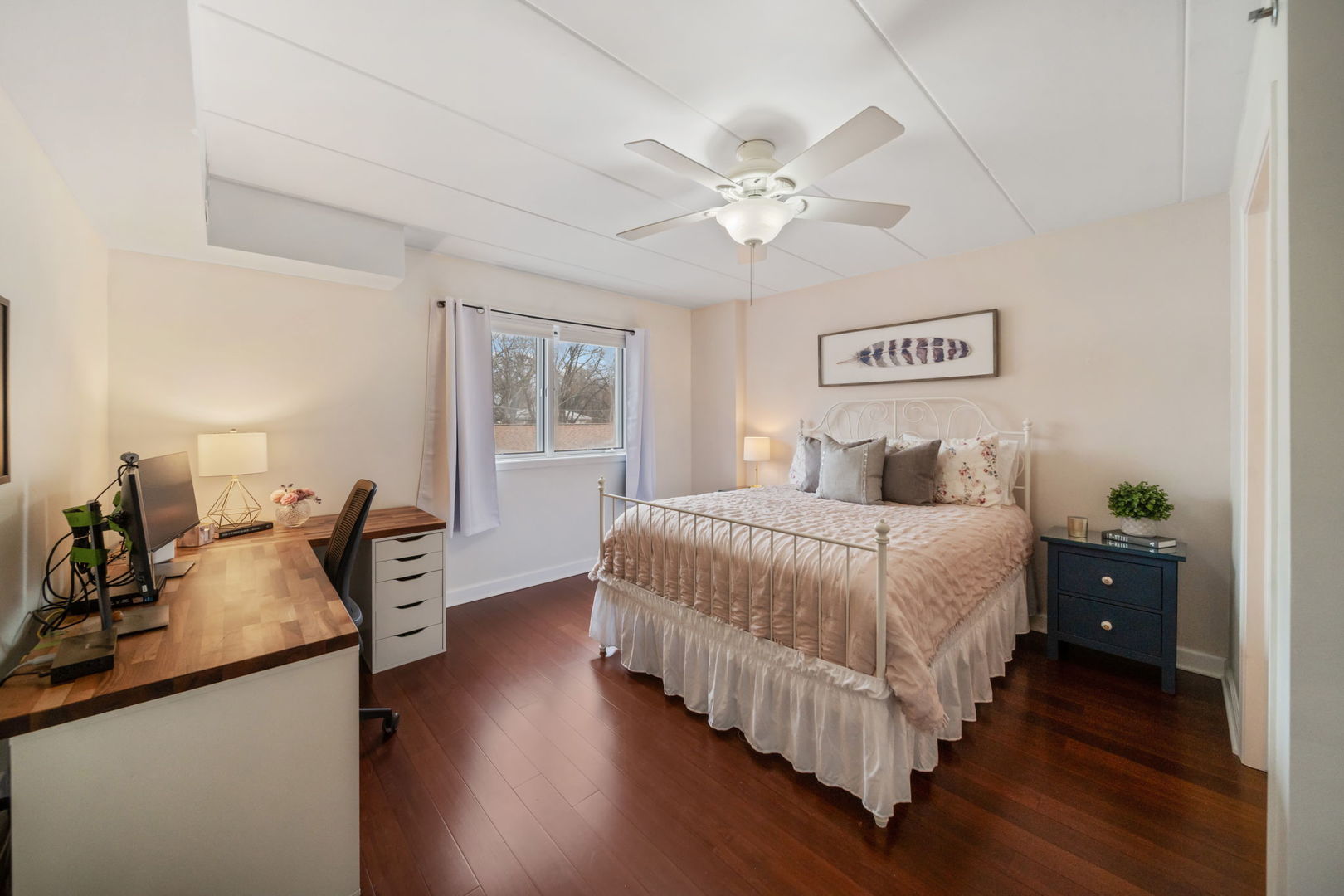 4407 Pershing Avenue Unit: 2S