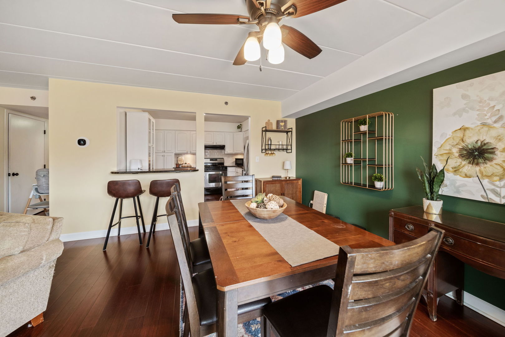4407 Pershing Avenue Unit: 2S