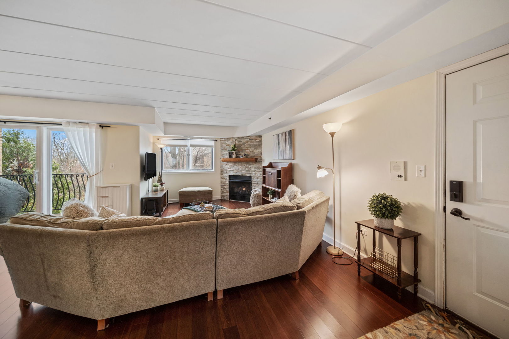 4407 Pershing Avenue Unit: 2S