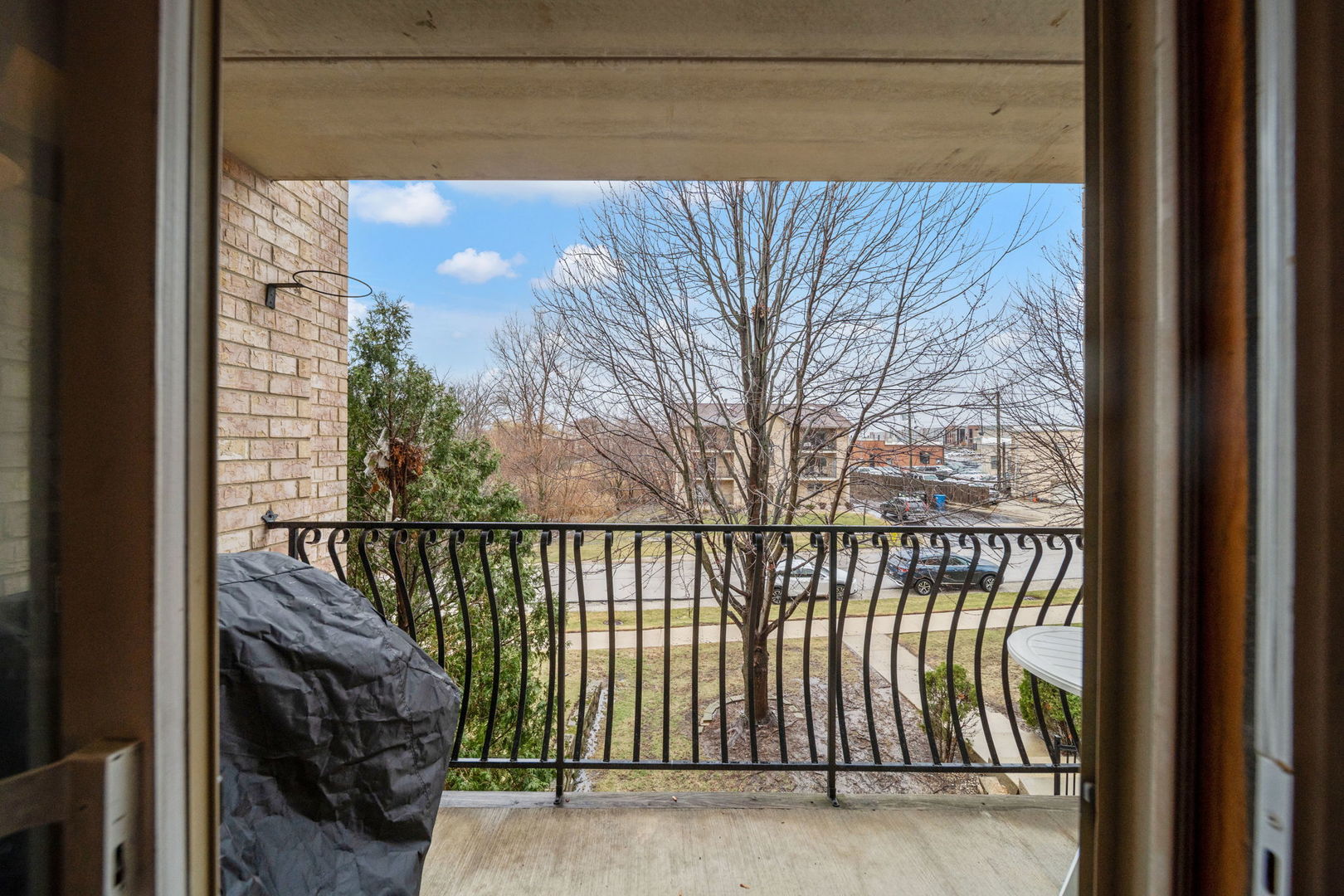 4407 Pershing Avenue Unit: 2S