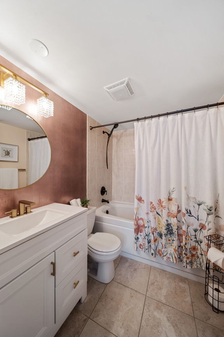 4407 Pershing Avenue Unit: 2S