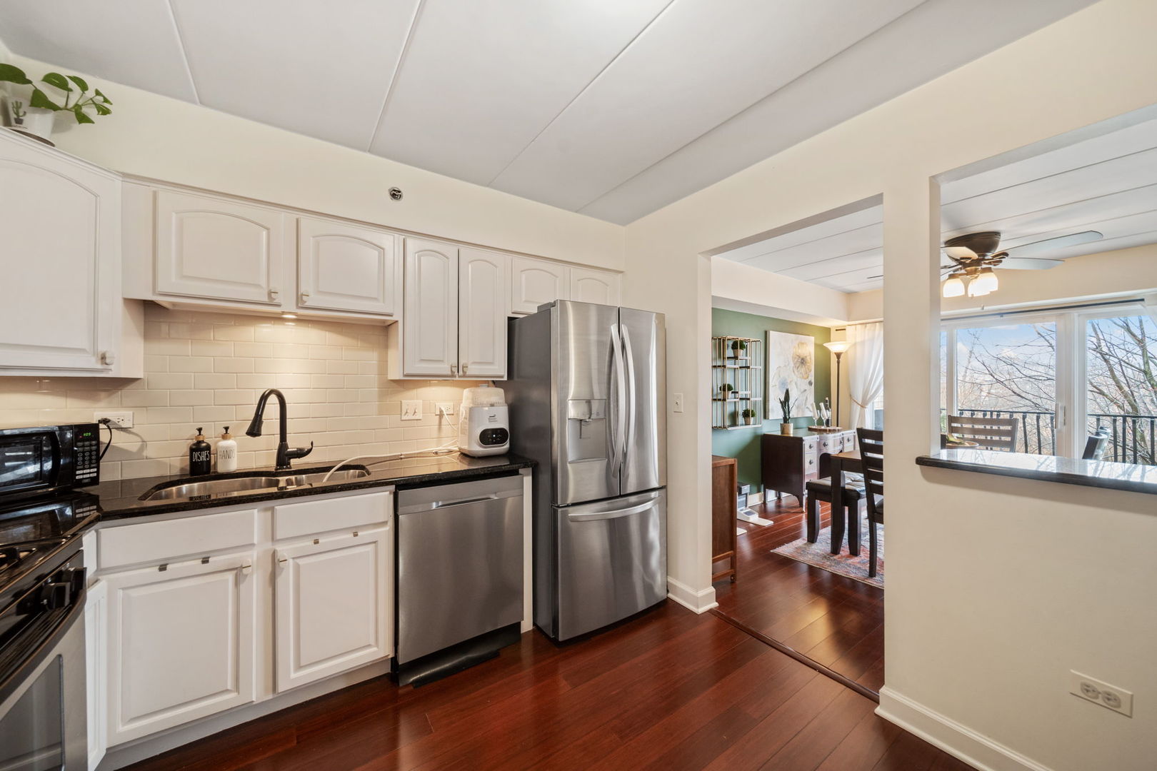 4407 Pershing Avenue Unit: 2S