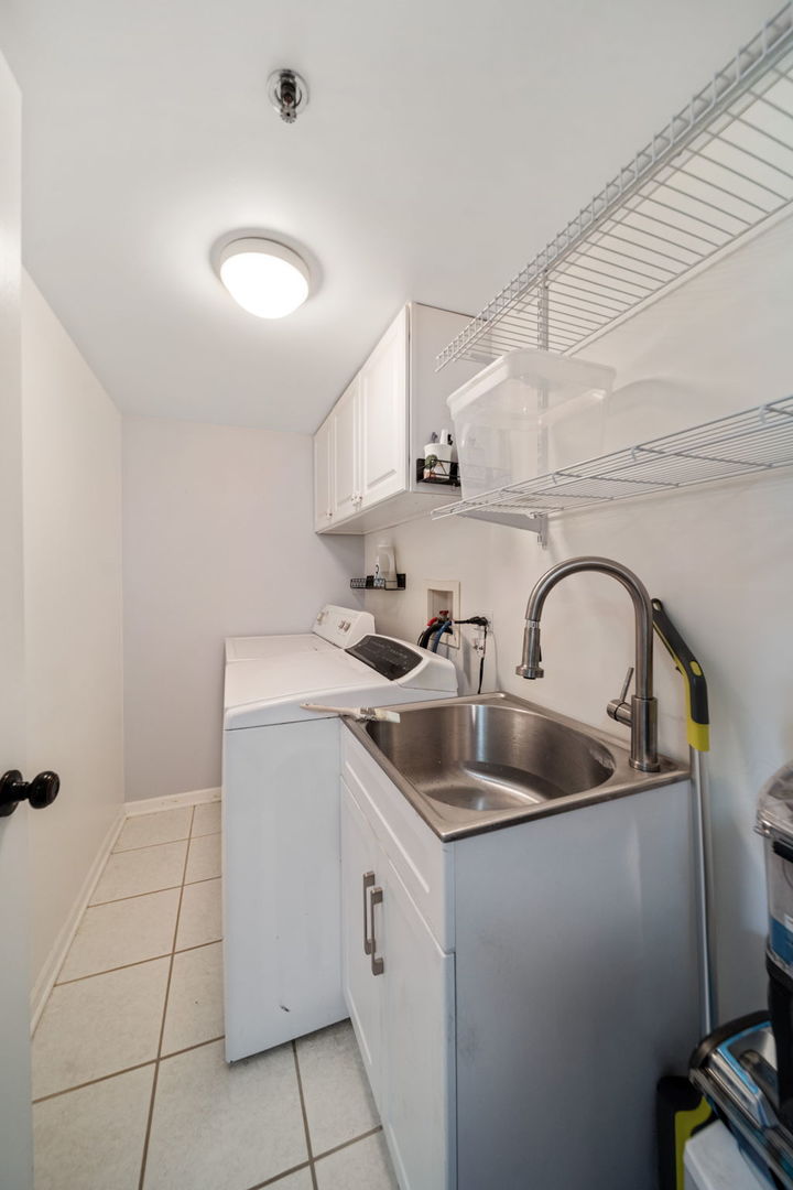 4407 Pershing Avenue Unit: 2S