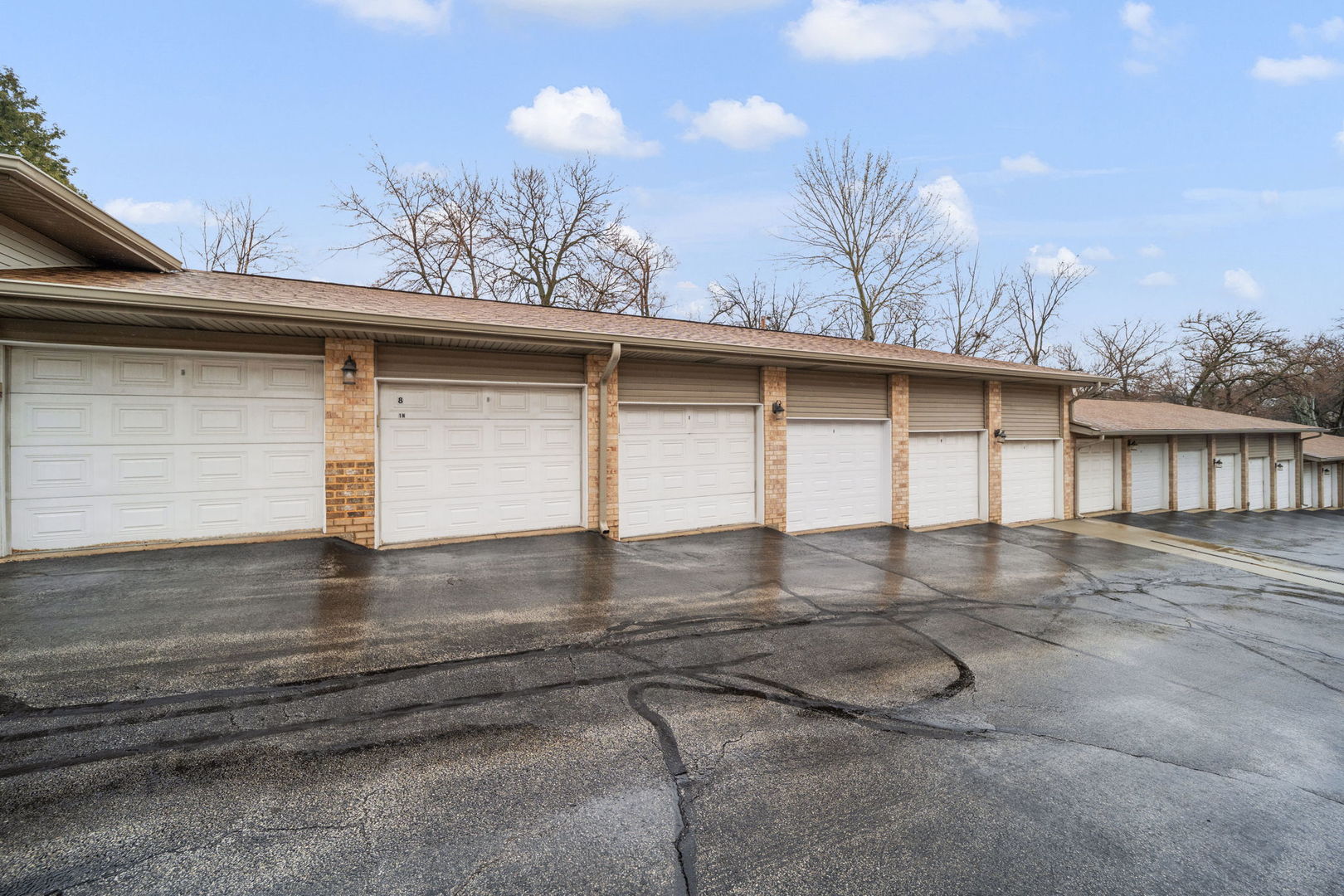 4407 Pershing Avenue Unit: 2S