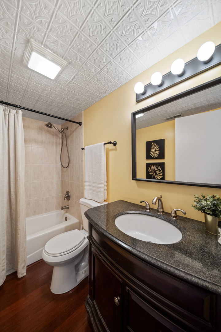 4407 Pershing Avenue Unit: 2S