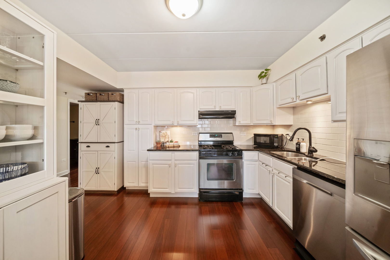 4407 Pershing Avenue Unit: 2S