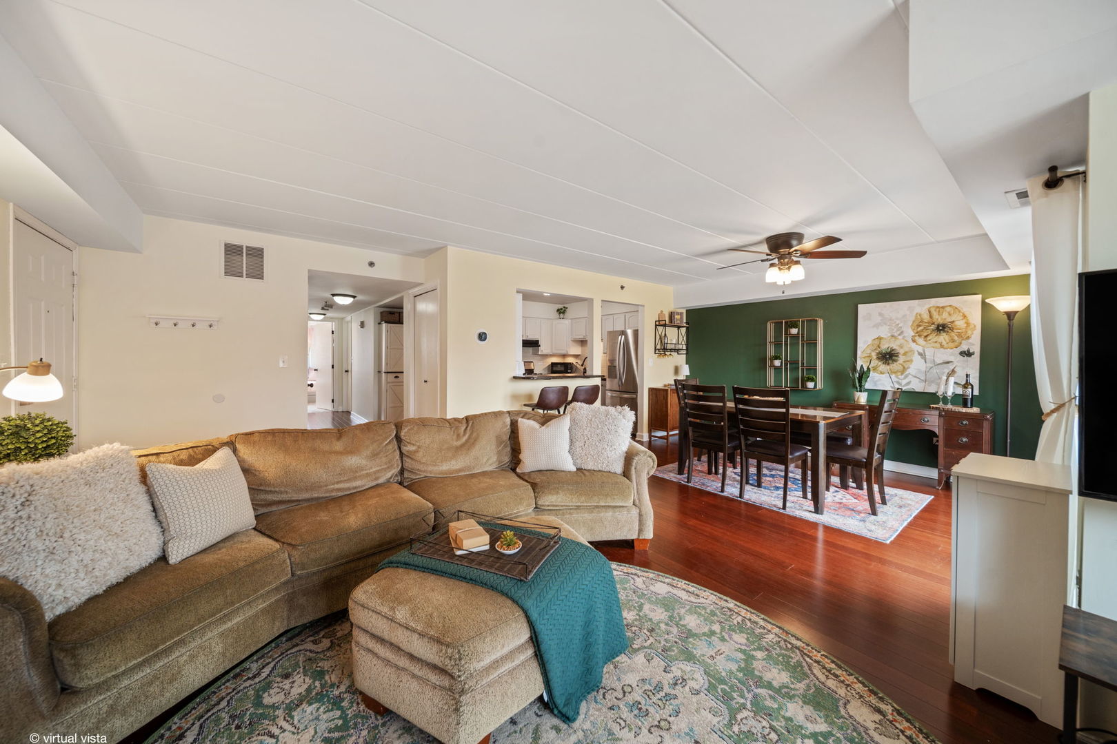 4407 Pershing Avenue Unit: 2S