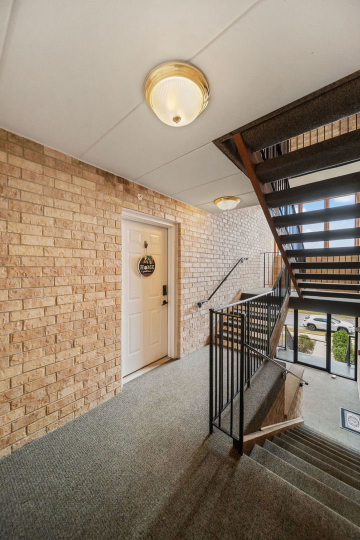 4407 Pershing Avenue Unit: 2S