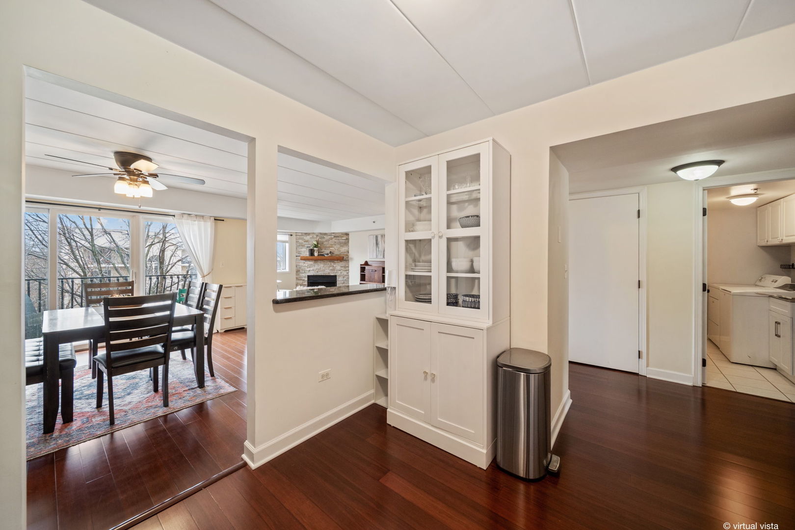 4407 Pershing Avenue Unit: 2S