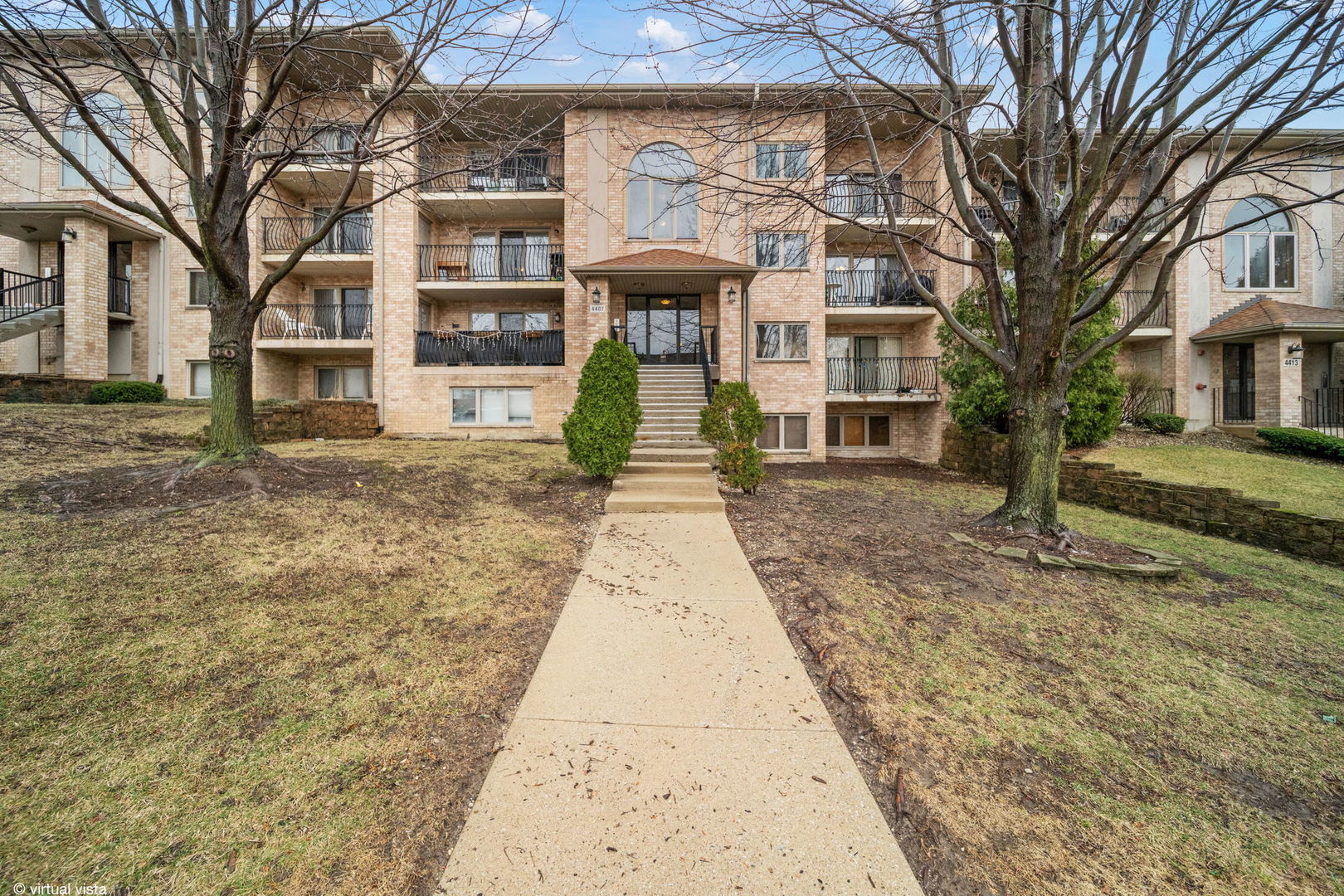 4407 Pershing Avenue Unit: 2S