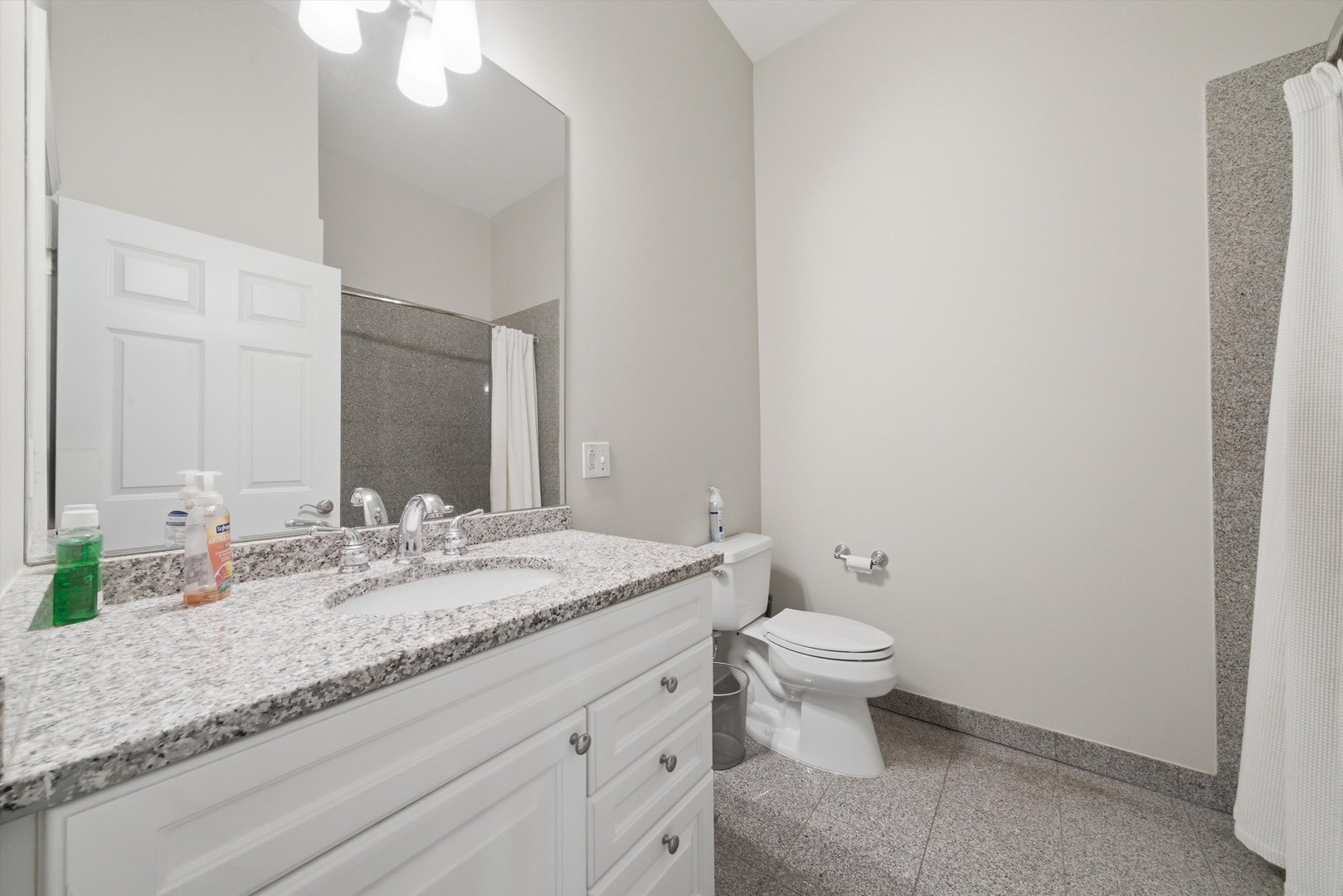 2538 W Chicago Avenue Unit: 4