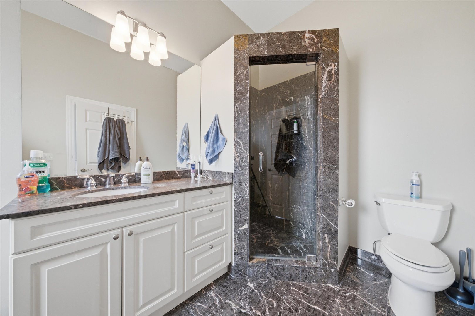2538 W Chicago Avenue Unit: 4