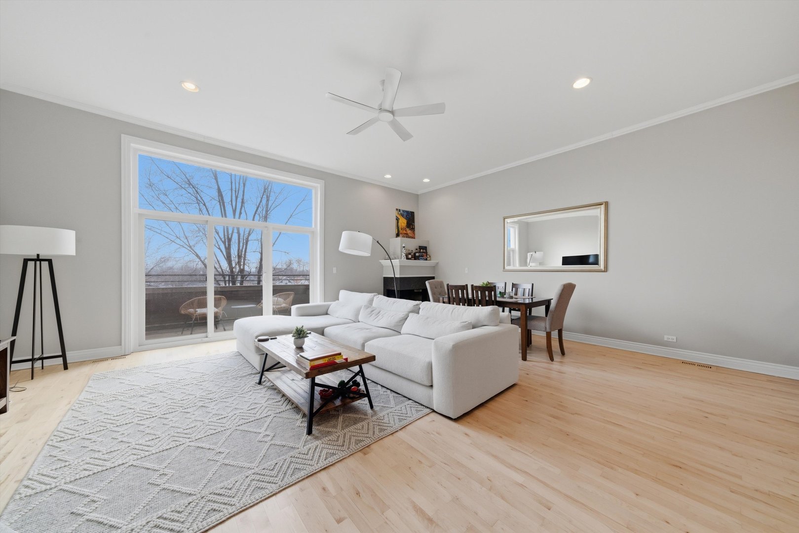 2538 W Chicago Avenue Unit: 4