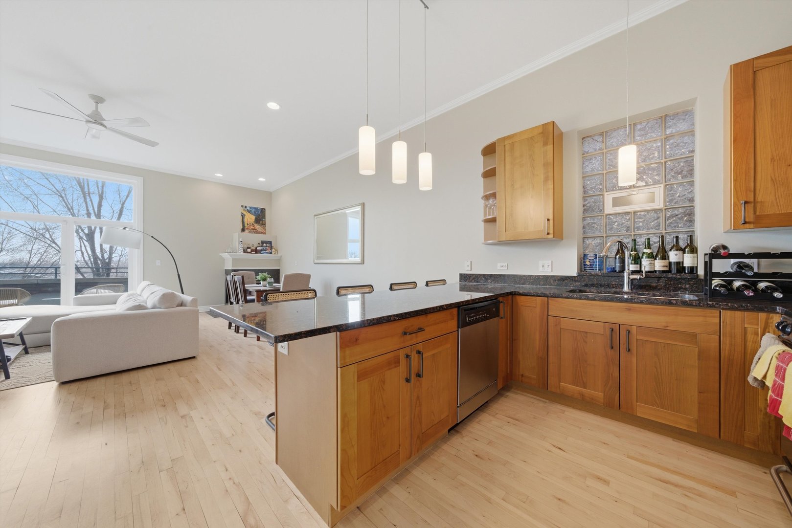 2538 W Chicago Avenue Unit: 4