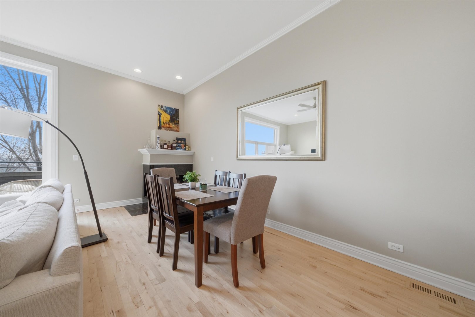 2538 W Chicago Avenue Unit: 4