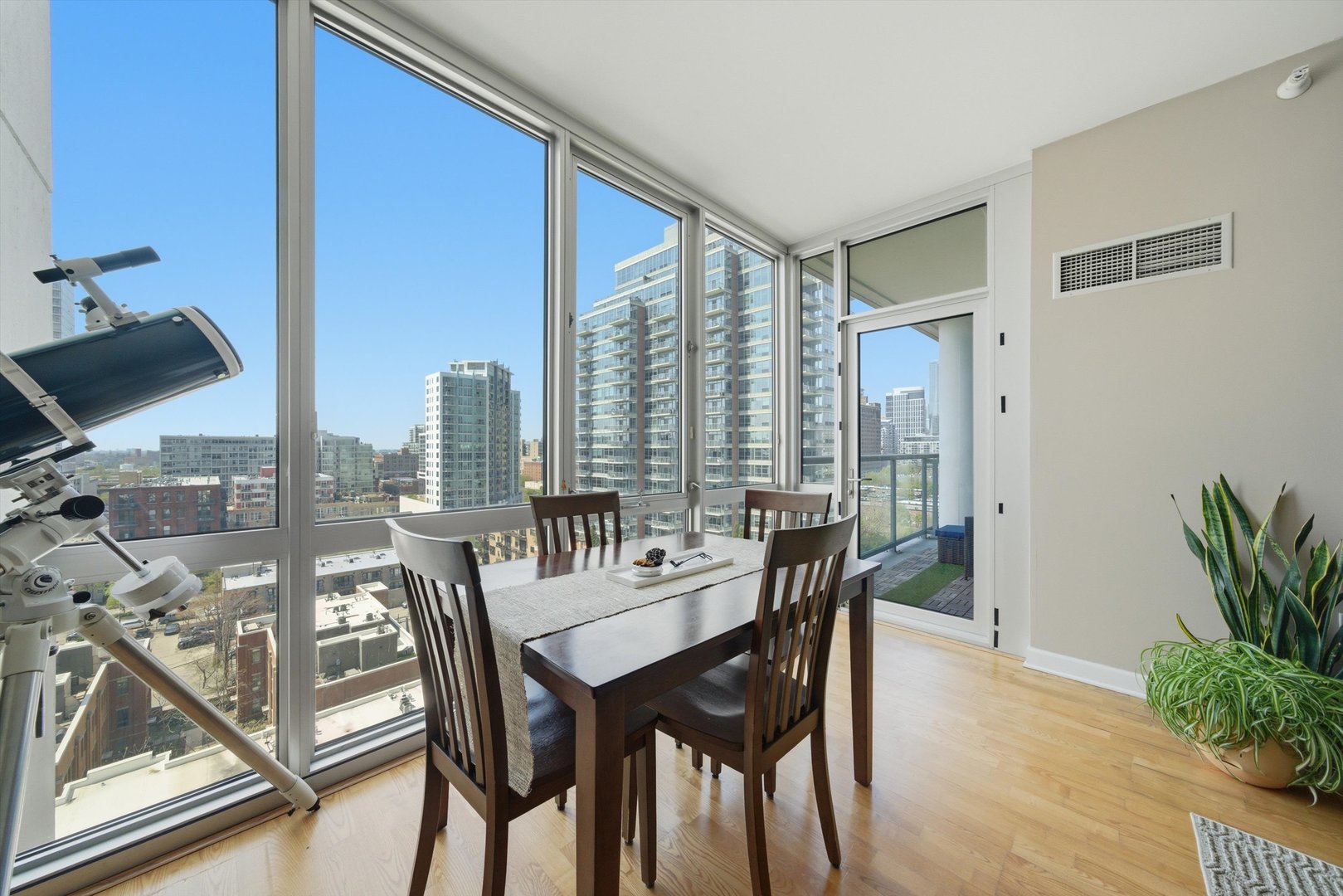1629 S Prairie Avenue Unit: 1207