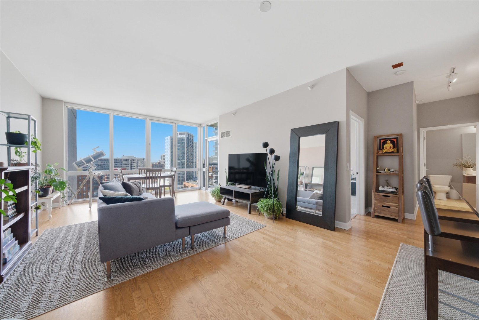 1629 S Prairie Avenue Unit: 1207