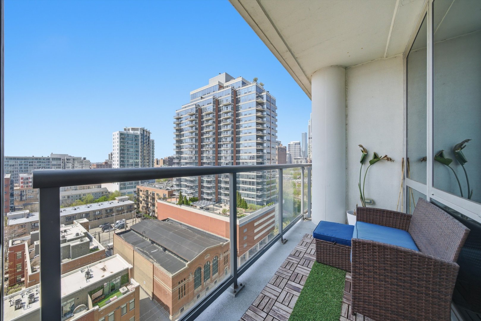 1629 S Prairie Avenue Unit: 1207
