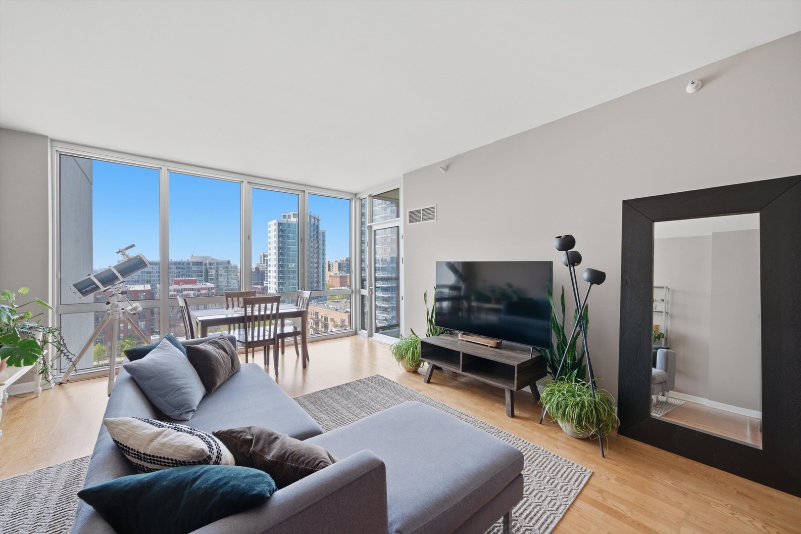 1629 S Prairie Avenue Unit: 1207