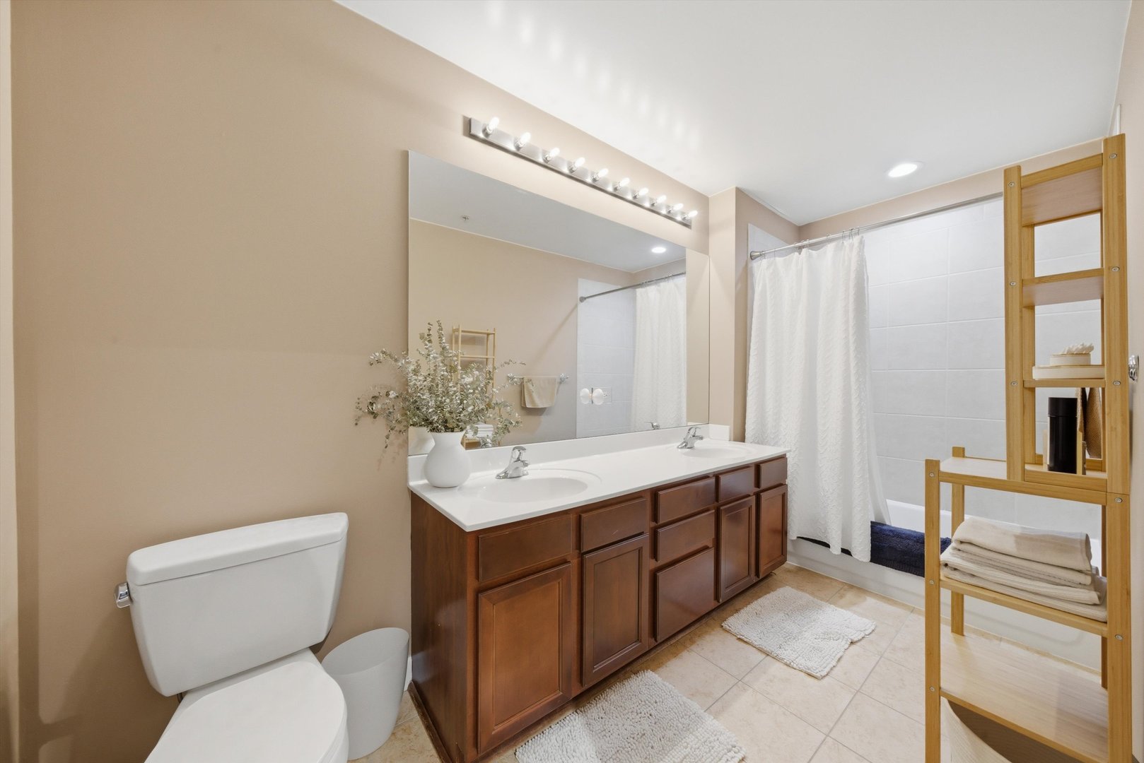1629 S Prairie Avenue Unit: 1207