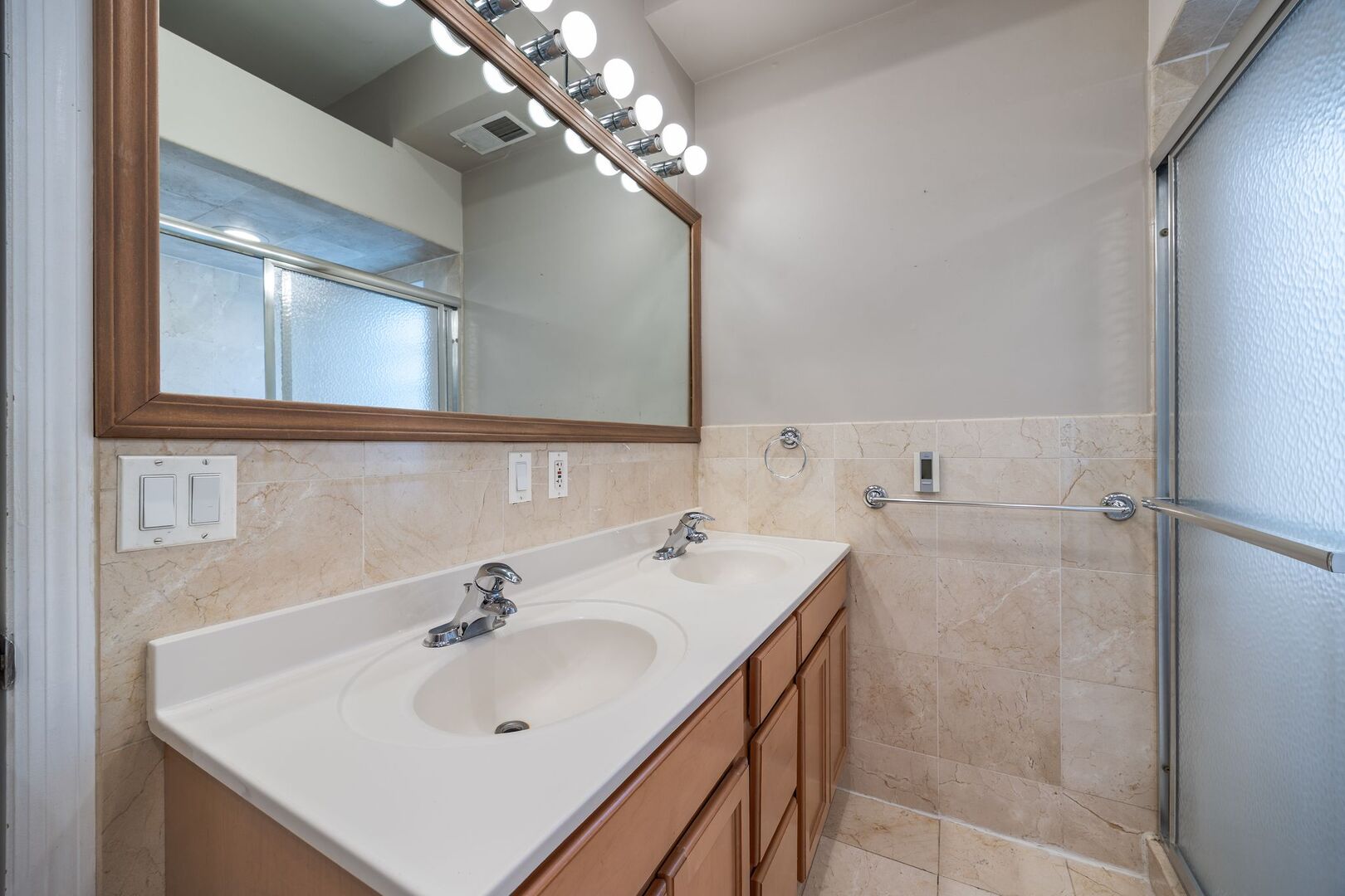 2321 N MILWAUKEE Avenue Unit: 3